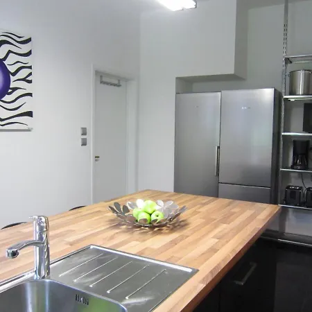 Vakantiehuis Luxurious Countryside With Garden