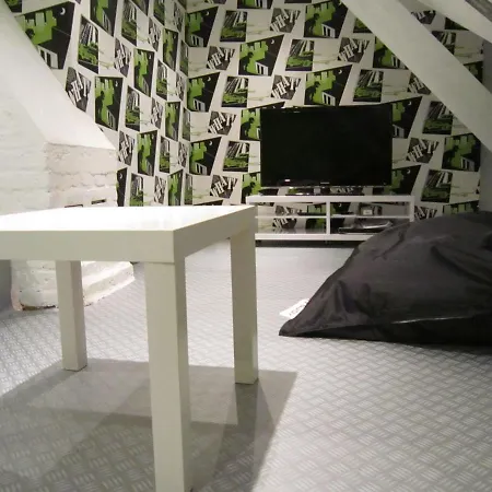 Luxurious Countryside With Garden 말메디