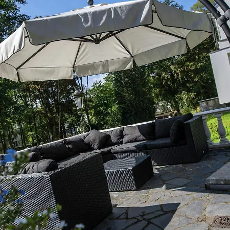 펜션 Luxurious Countryside With Garden 말메디