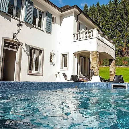 Luxurious Countryside With Garden