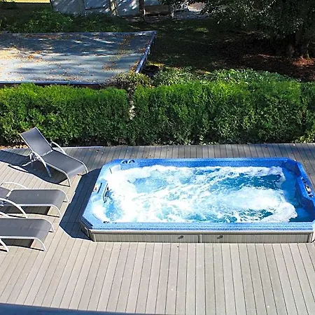 Luxurious Countryside With Garden *